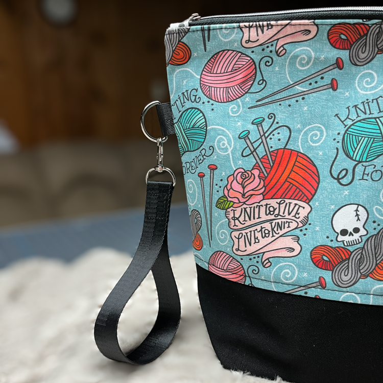 Zippered knitting project bag with strap
