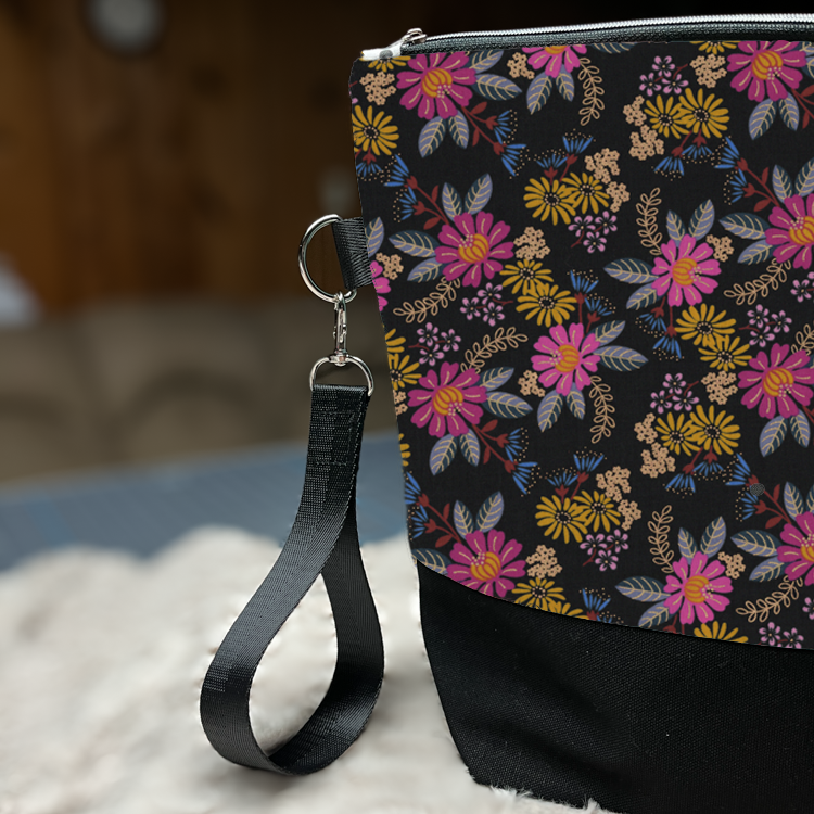 Zippered knitting project bag with strap