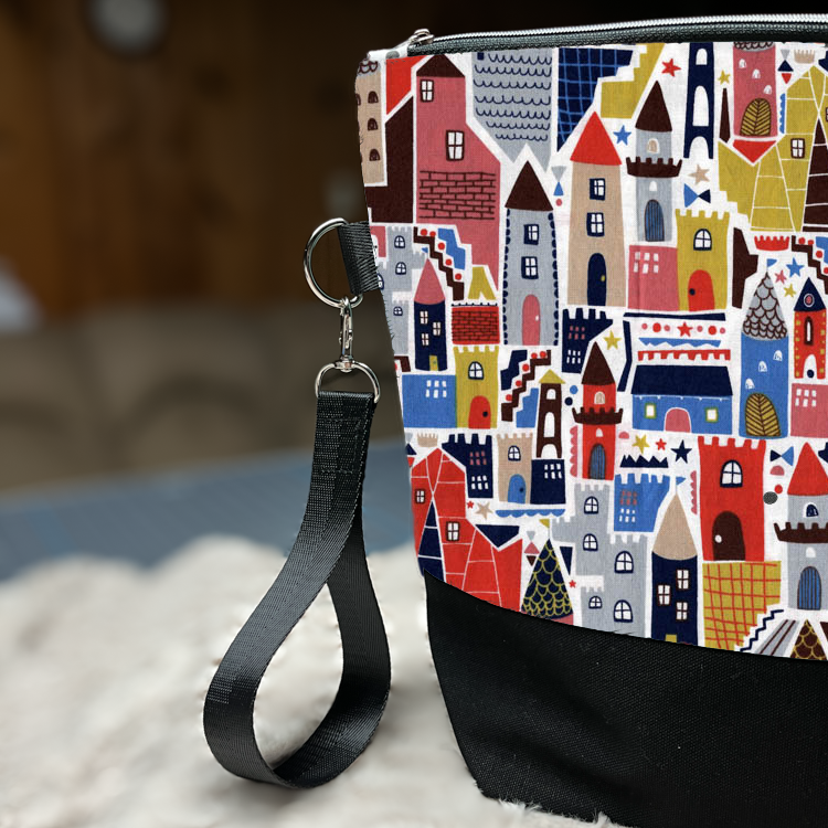 Zippered knitting project bag with strap