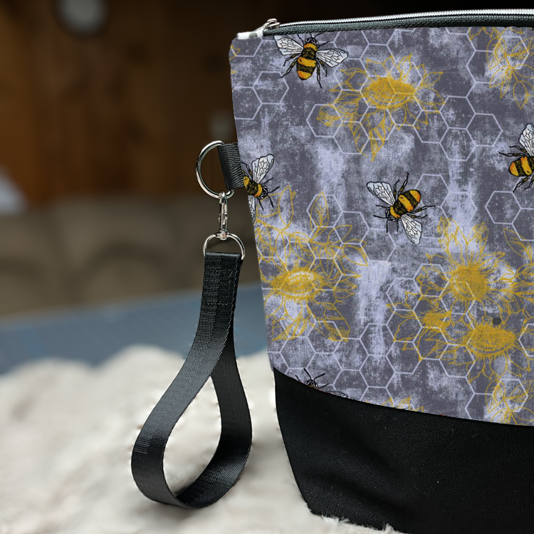 Zippered knitting project bag with strap