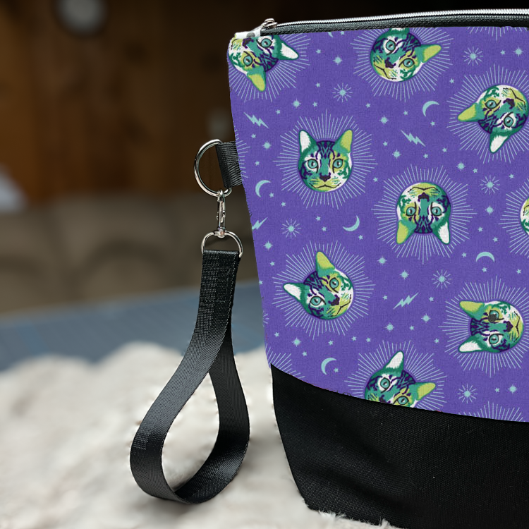 Zippered knitting project bag with strap