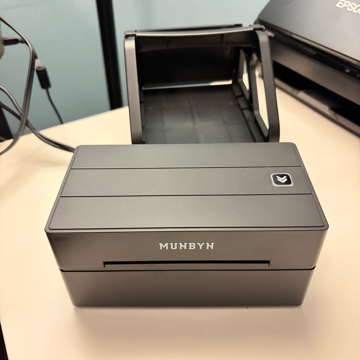 Munbyn ITPP130B 4x6" shipping label printer with roll holder