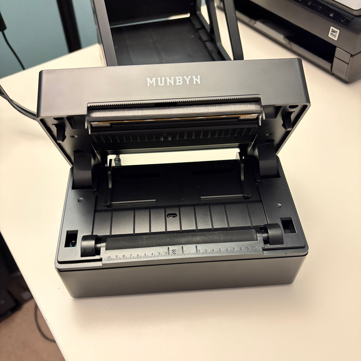 Munbyn ITPP130B 4x6" shipping label printer with roll holder