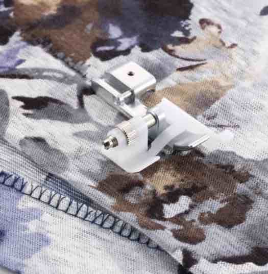 Brother SA214 Blind Stitch Foot for Serger / Pied pour ourlet invisible pour surjeteuse